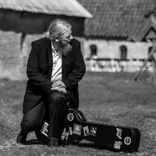 Robert Friis & Built For Comfort